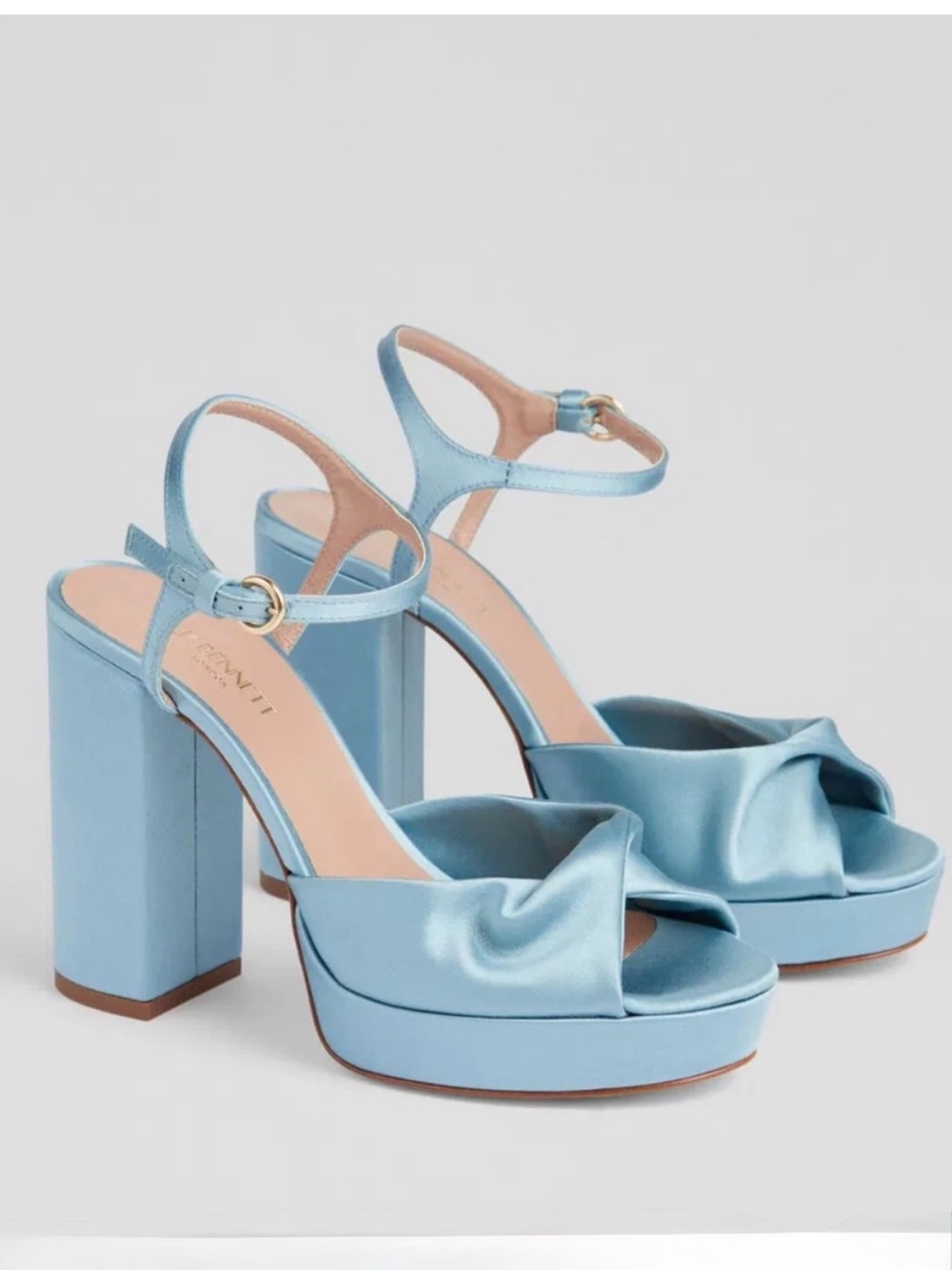 BENNETT
Rosa Crossover-Front Satin Platform
Sandals size 39 US 9 new